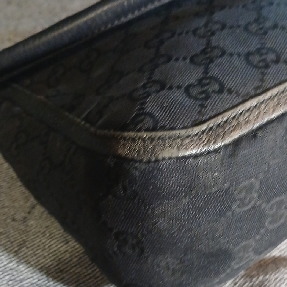 Gucci Black Monogram Shoulder Bag - Picture 9 of 16